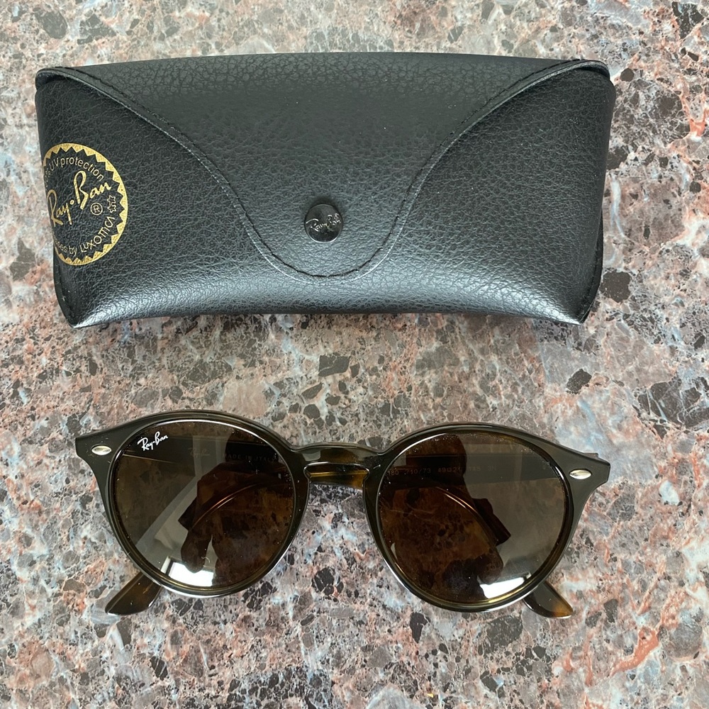 Round tortoise Ray-Ban sunglasses